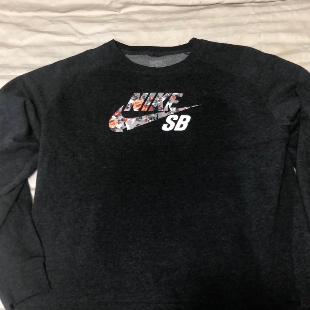Nike SB sweater